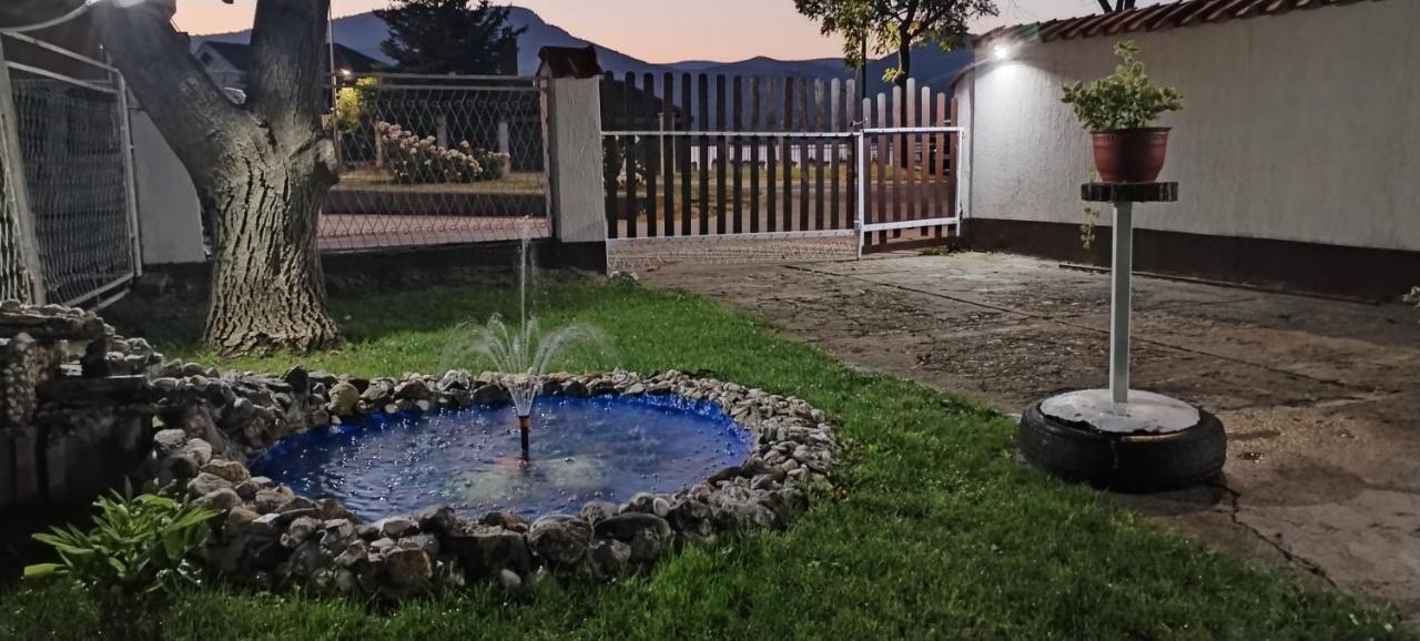 Ferienwohnung Sobe Lara Donji Milanovac Exterior foto