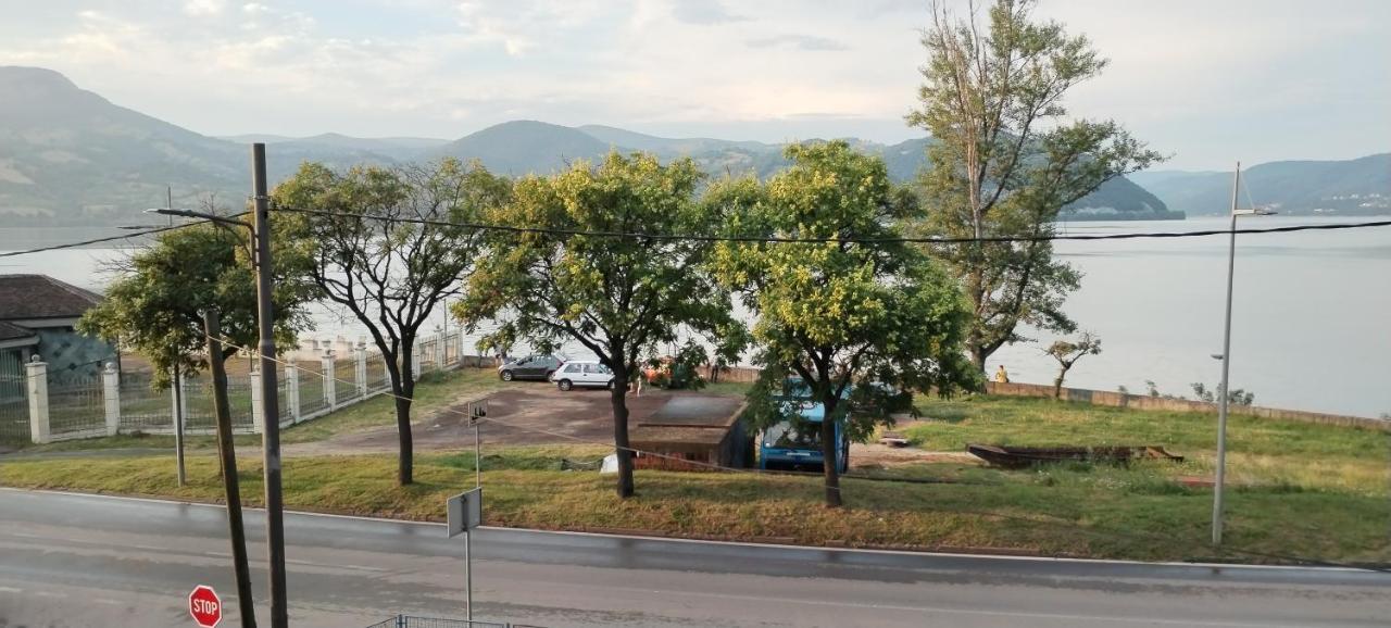 Ferienwohnung Sobe Lara Donji Milanovac Exterior foto